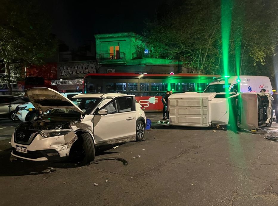 «Me encuentro en perfecto estado», afirmó Carolina Cosse tras violento choque en Montevideo